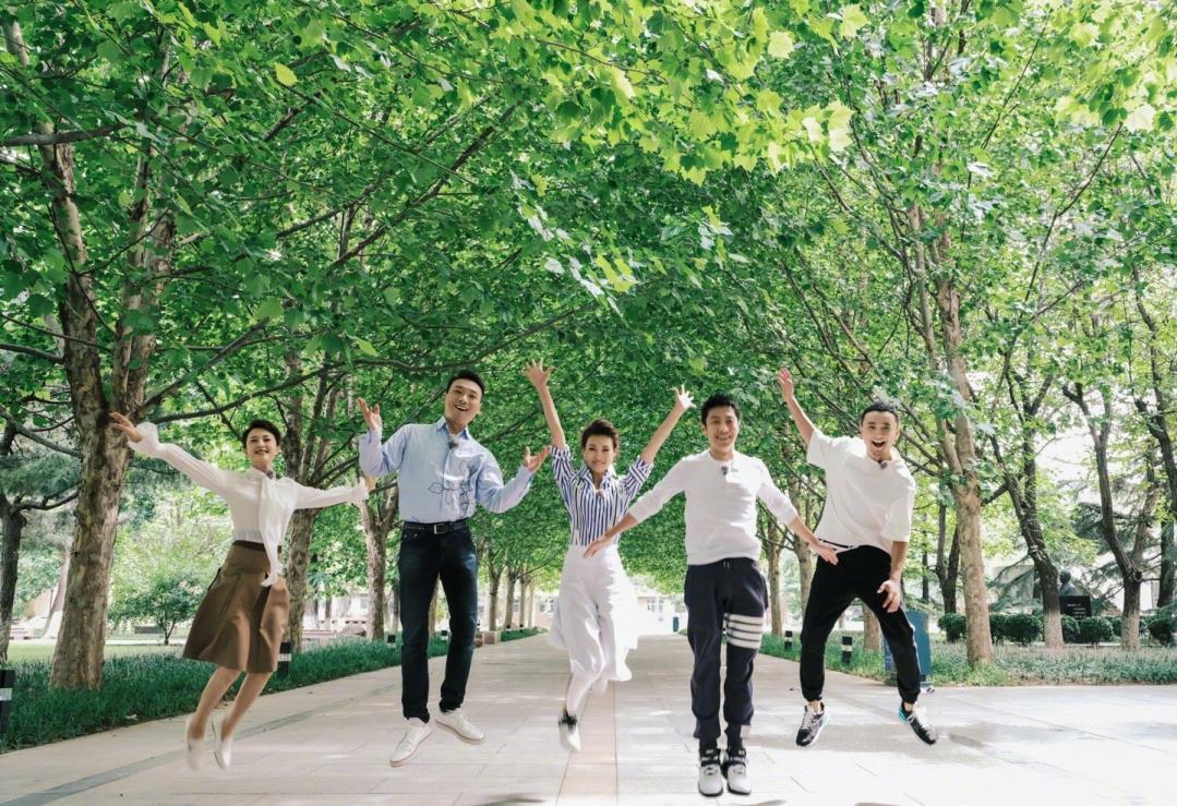 尼格买提为父母办婚礼！豪华庄园太气派，沈梦