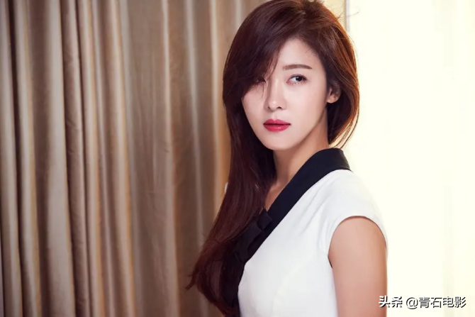 韩国女神河智苑，出道爱拍鬼片和动作片，为一