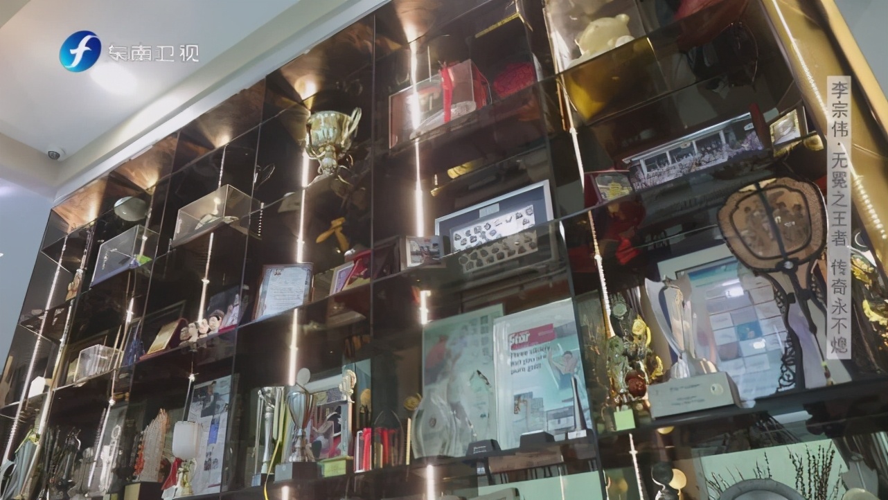 李宗偉的2層別墅公開，開50萬的車，最大的夢想是贏林丹得冠軍