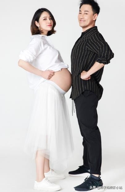 41岁的林峰和老婆秀甜蜜，不惧怕粉丝，支持老婆