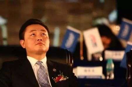 潮汕穷小伙，35岁成中国首富，入狱10年，身价200亿，凭啥