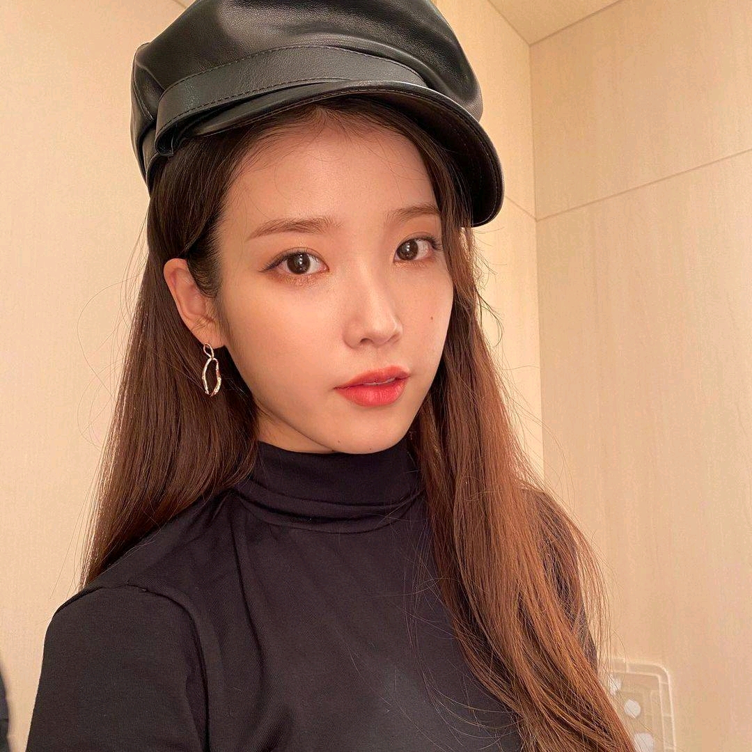 所有女solo斷層第一？ IU油管6支MV破億，小仙女暴風更新隱藏美圖