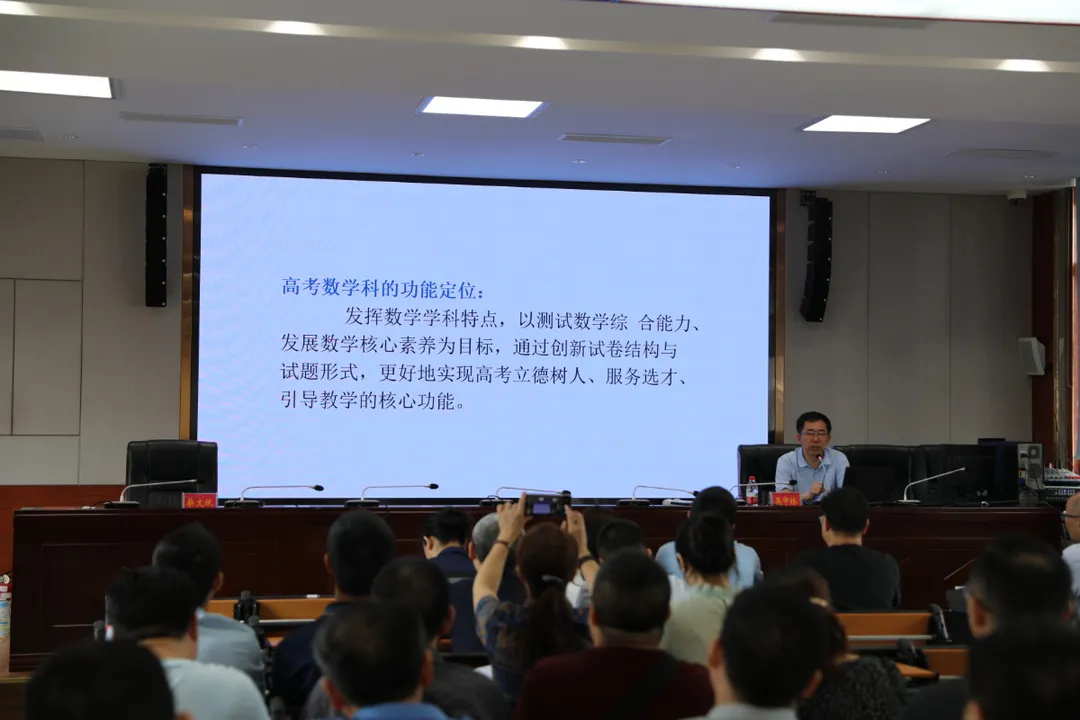 四川省吴中林名师鼎兴工作室在遂宁二中开展集中研修活动 四川省吴中林名师鼎兴工作室在遂宁二中开展集中研修活动