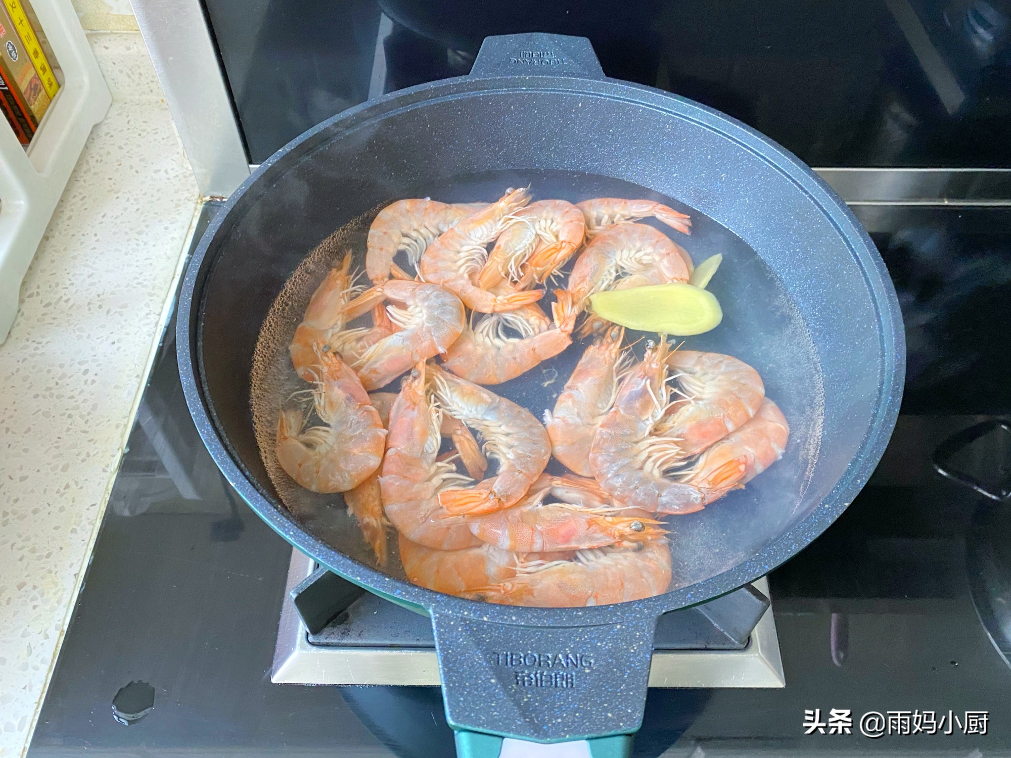 白灼大蝦做出來又老又柴？ 第1步就做錯了，難怪做好又腥又難吃