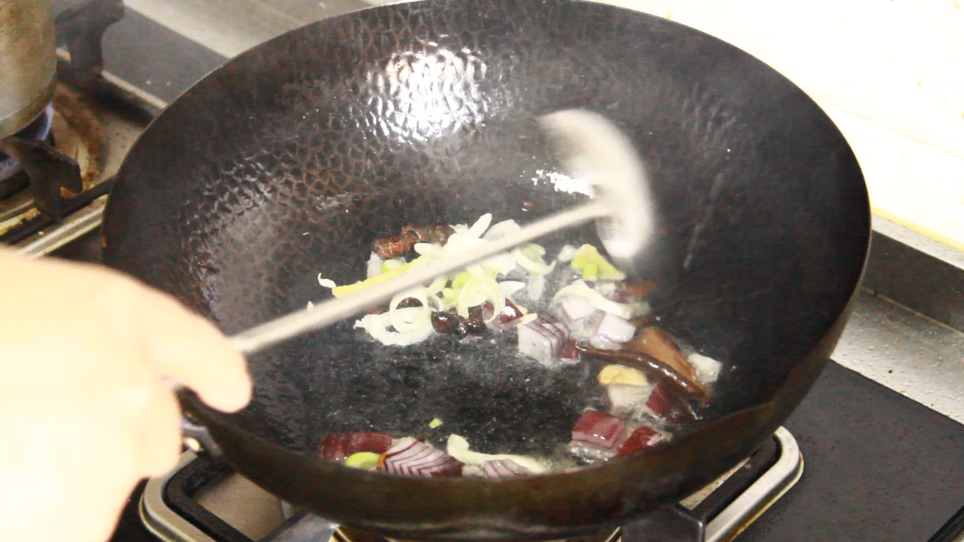 图片[19]-带火饭店20年的卤肉面做法（带视频-起舞食谱网