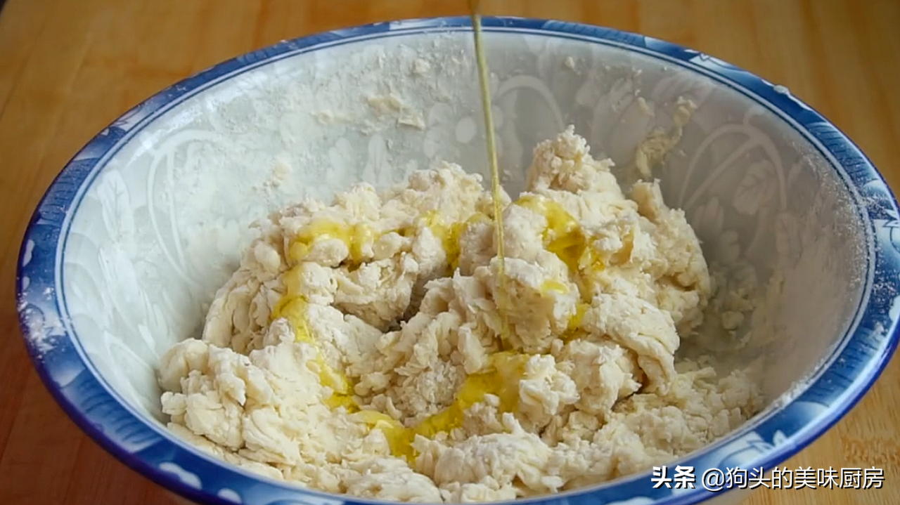 想吃蔥花餅別再買了，在家就能做，加一把蔥跟鹽，外酥裡軟，真香