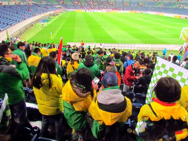 日本琦玉助威北京国安足球队亚冠赛（图）