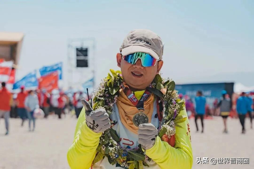 戈壁上,他们跑出竹叶青精气神