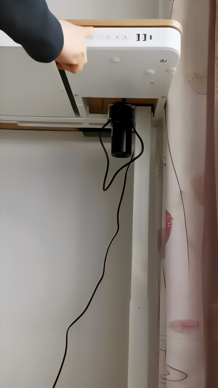 一张桌子满足全家需求，乐歌E5电动升降桌让居家办公更轻松