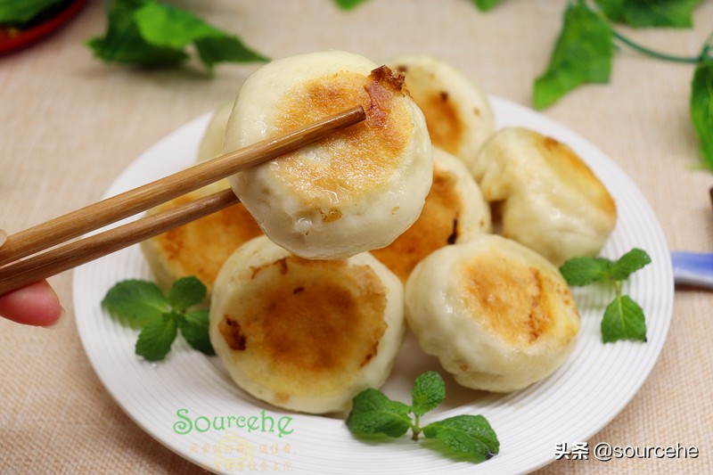 教你做生煎包，皮薄不破也不焦，包底金黃酥脆，肉嫩鮮香多汁