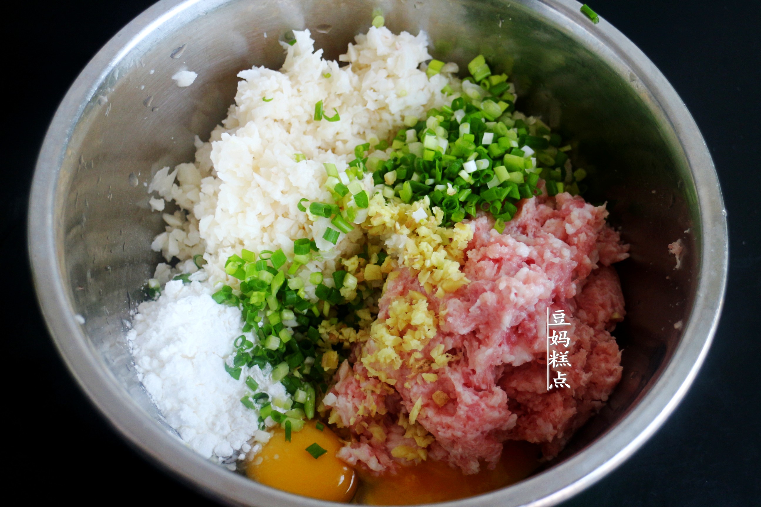 孩子超爱的，特色莲藕肉丸，不油炸，这做法健康不上火
