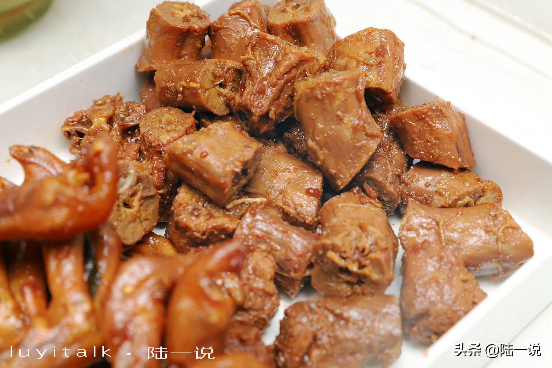 鸭舌50克近16元，我没控制住，要了3鸭头、5鸭翅、8鸭掌、16鸭舌