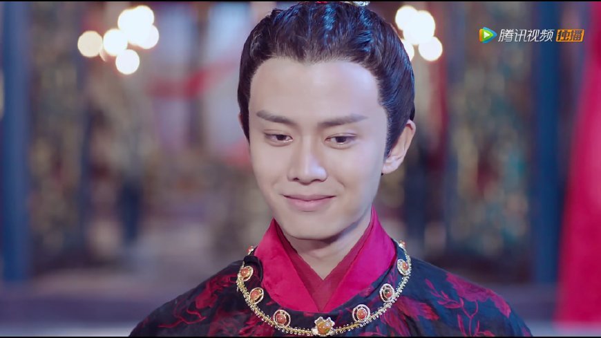 看到任嘉伦妻子模样时，才明白他为什么这么早结婚