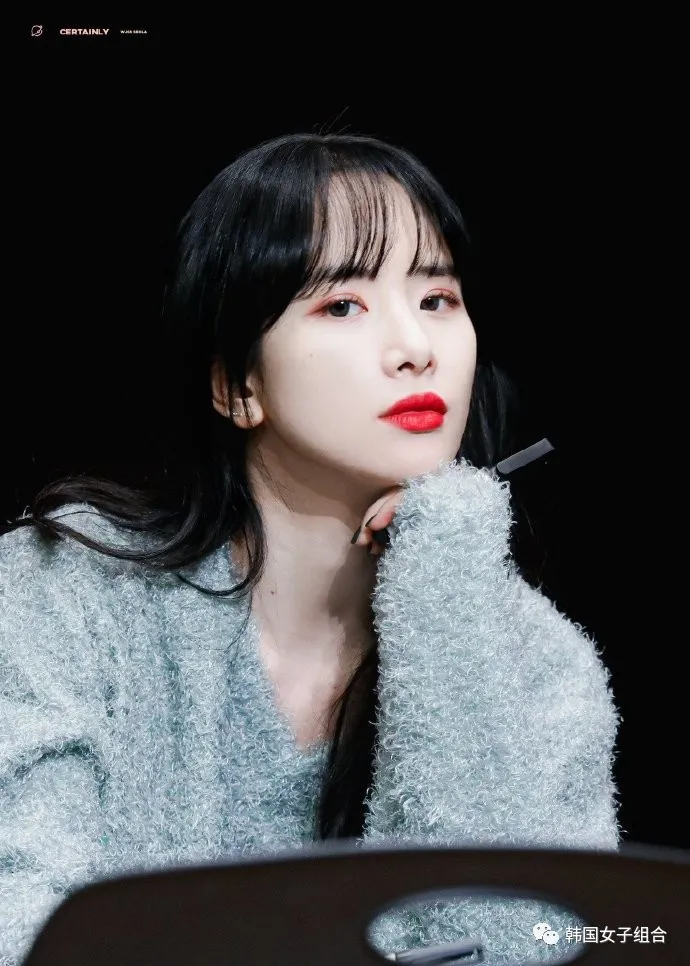 除了黑发之外,金发也非常美的这位女团爱豆