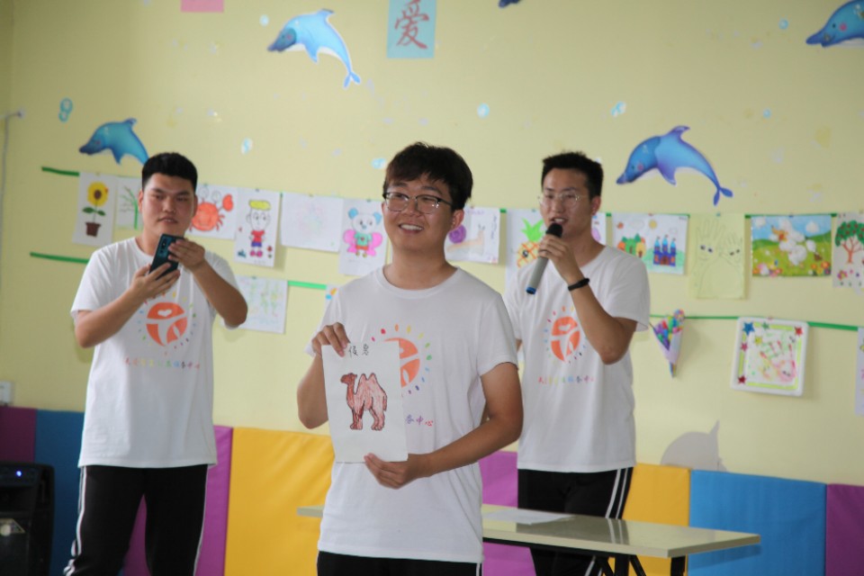 “让爱筑梦，伴你成长”儿童画作公益拍卖主题活动在呼和浩特举行