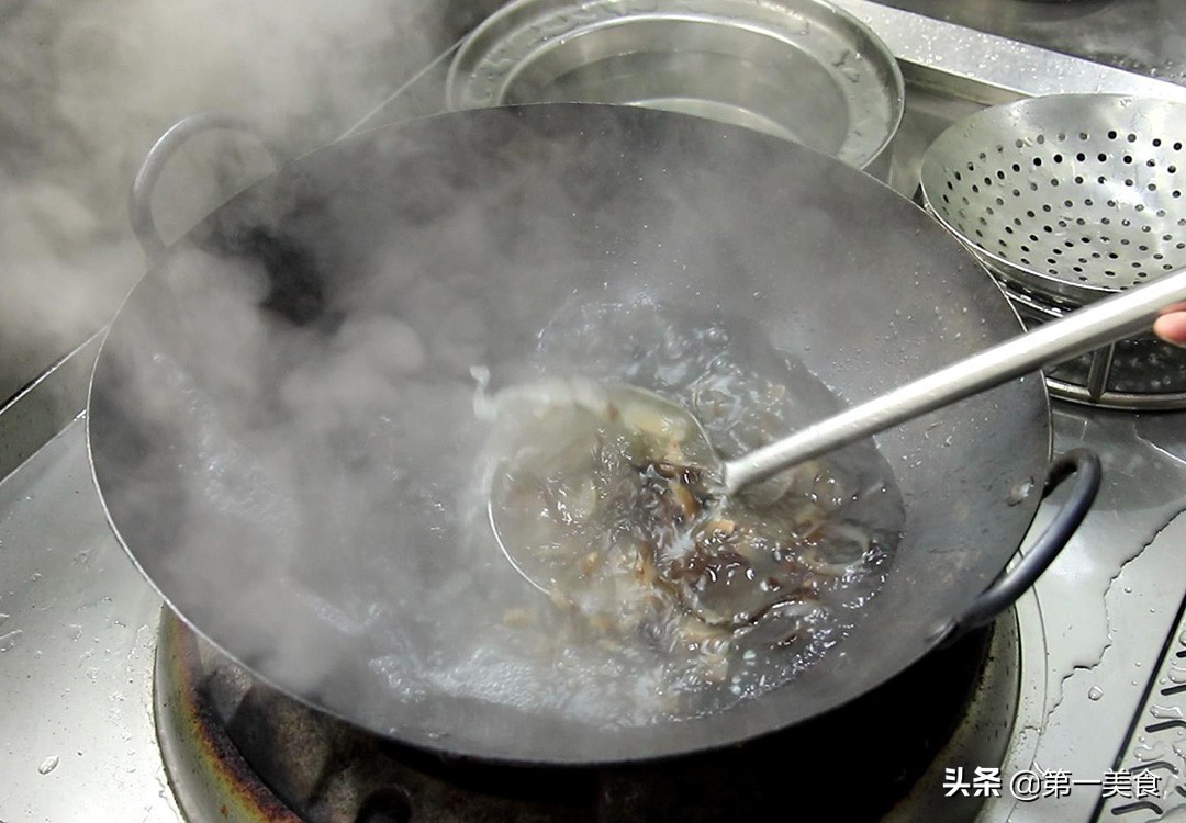 图片[5]-葱烧海参最忌讳直接下锅炒 多做这一步 嫩滑无腥味 葱香味浓-起舞食谱网