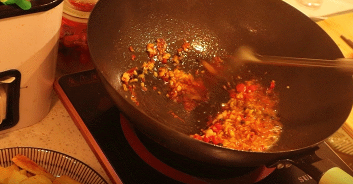 重庆人才懂的二面黄，只用豆腐这一种原料，味道比肉还好吃