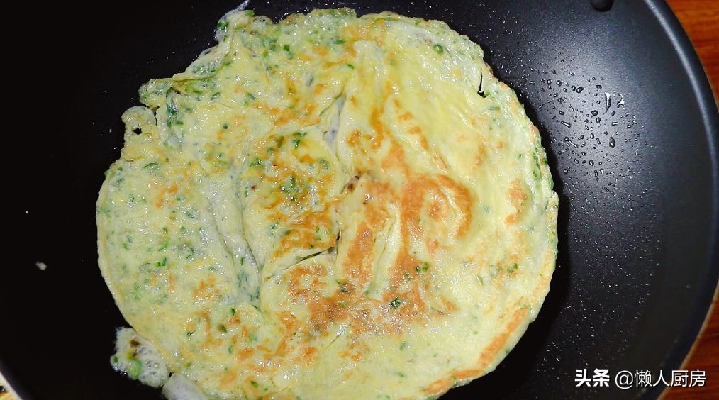 雞蛋和辣椒一起炒，比加了麵粉的雞蛋餅好吃，不用為先炒哪個犯愁