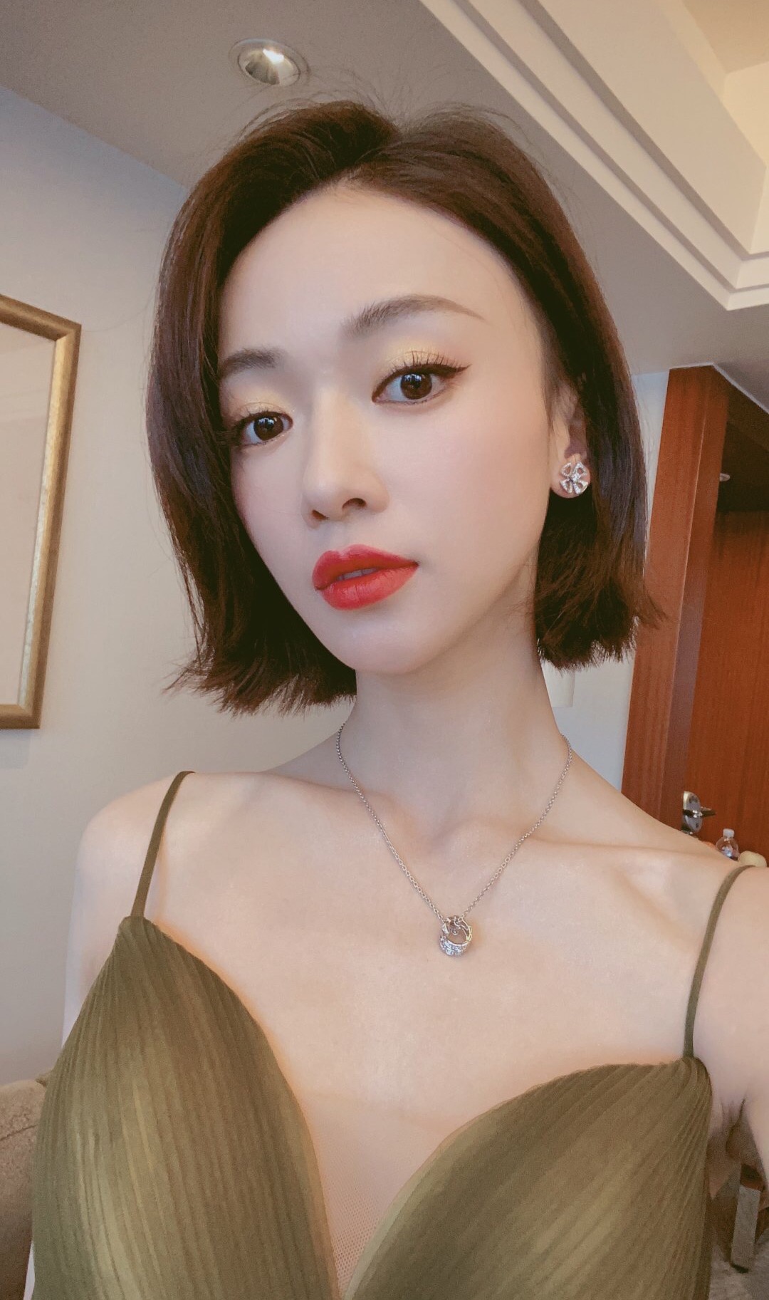 锁骨发out了！2021短发流行这么剪，烫不烫都超好看