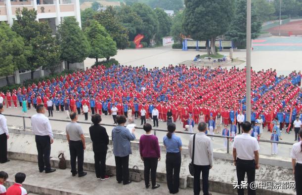 盘州第八中学举行“心理健康与法治教育”授牌(图2)