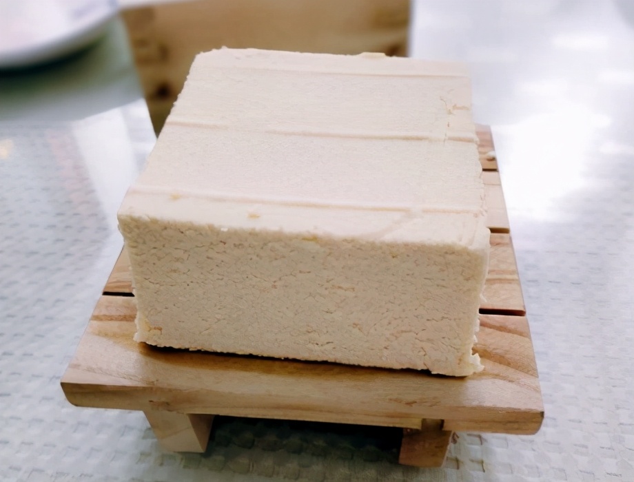 在家自製豆腐，不用內酯不用鹵水，豆腐又嫩又白淨，零難度零失敗