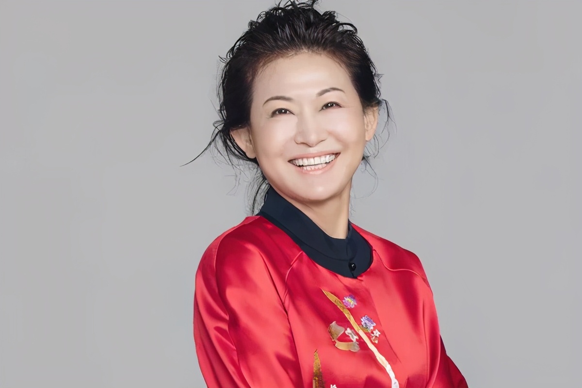 从地产大亨到掌舵700亿玻尿酸帝国，神秘女富豪