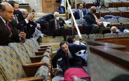 你以為特朗普是�戲精�？ 其實他是�導演�| 慢點�觀察