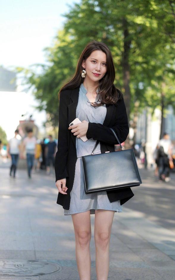 路人街拍：我也相信爱可以排除万难；只是，万