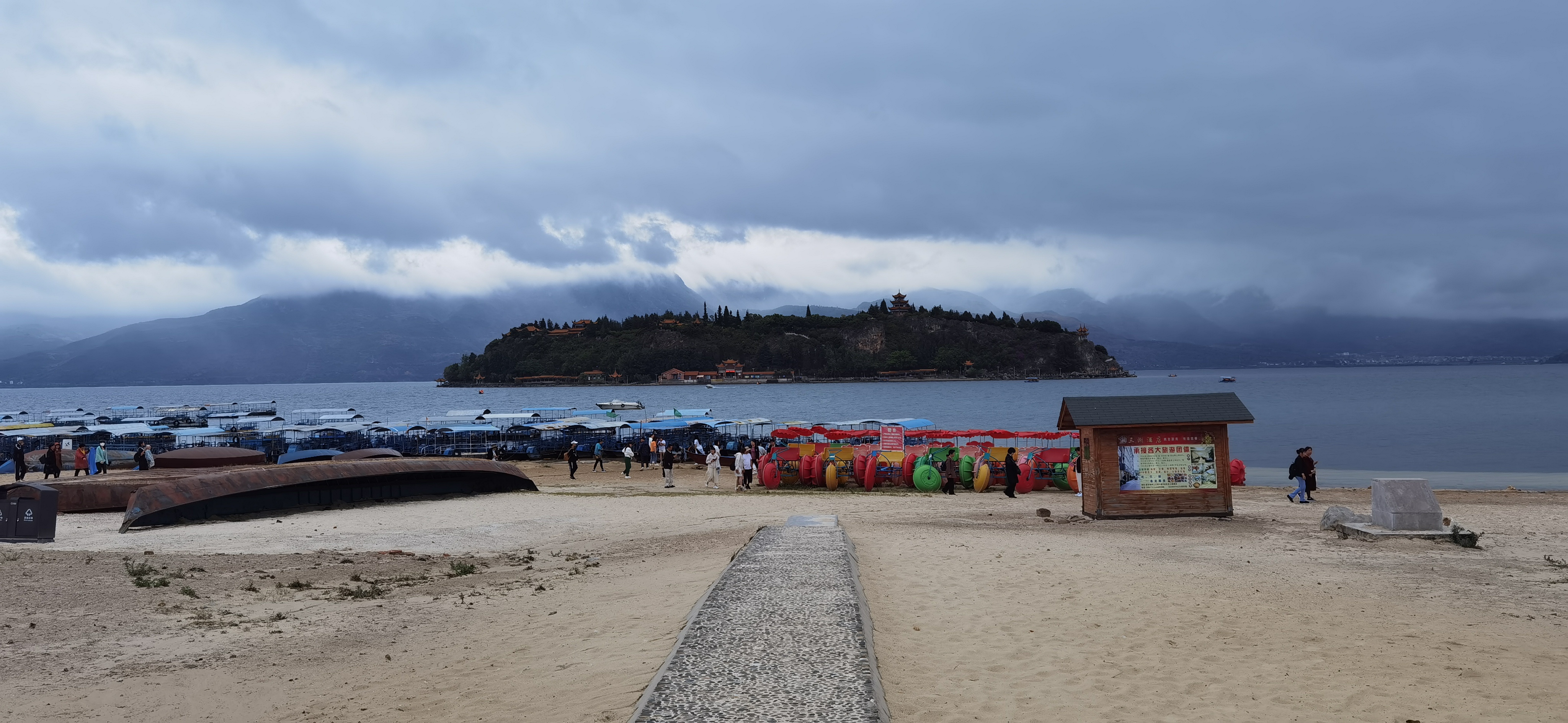 抚仙湖里的"阳光海岸",被誉为"蓬莱仙境",你去过吗?