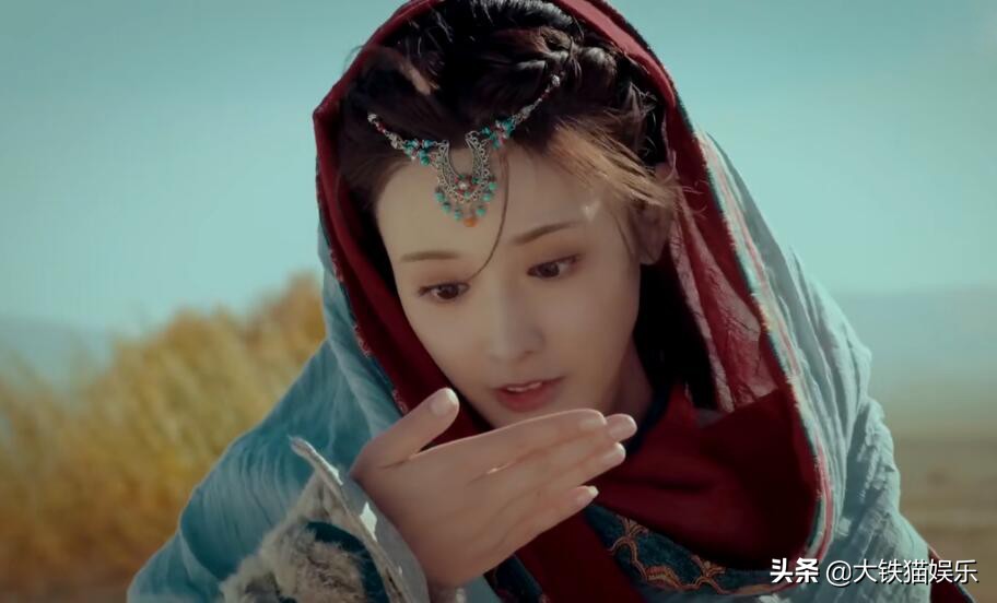 被造型师偏爱的“额饰”，某些剧女演员人均好