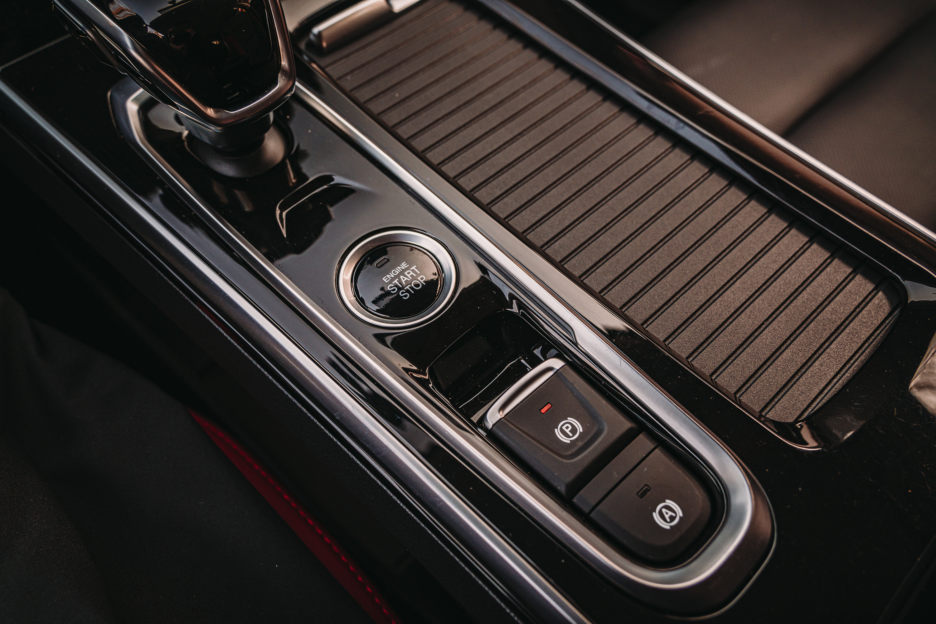 10万元就能买的6座中型SUV，回家过年你需要一台思皓X8