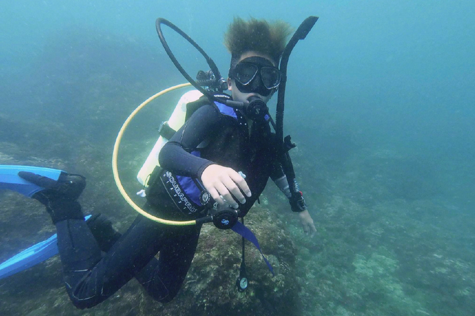 曹格为儿子庆12岁生日，Joe留黄发显成熟，丑萌姐姐成韩系美少女