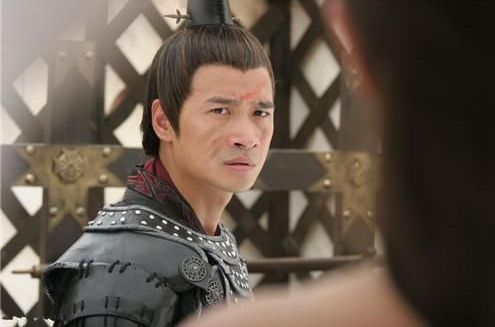 皇帝请将军吃饭，不给筷子，将军吃完后，皇帝