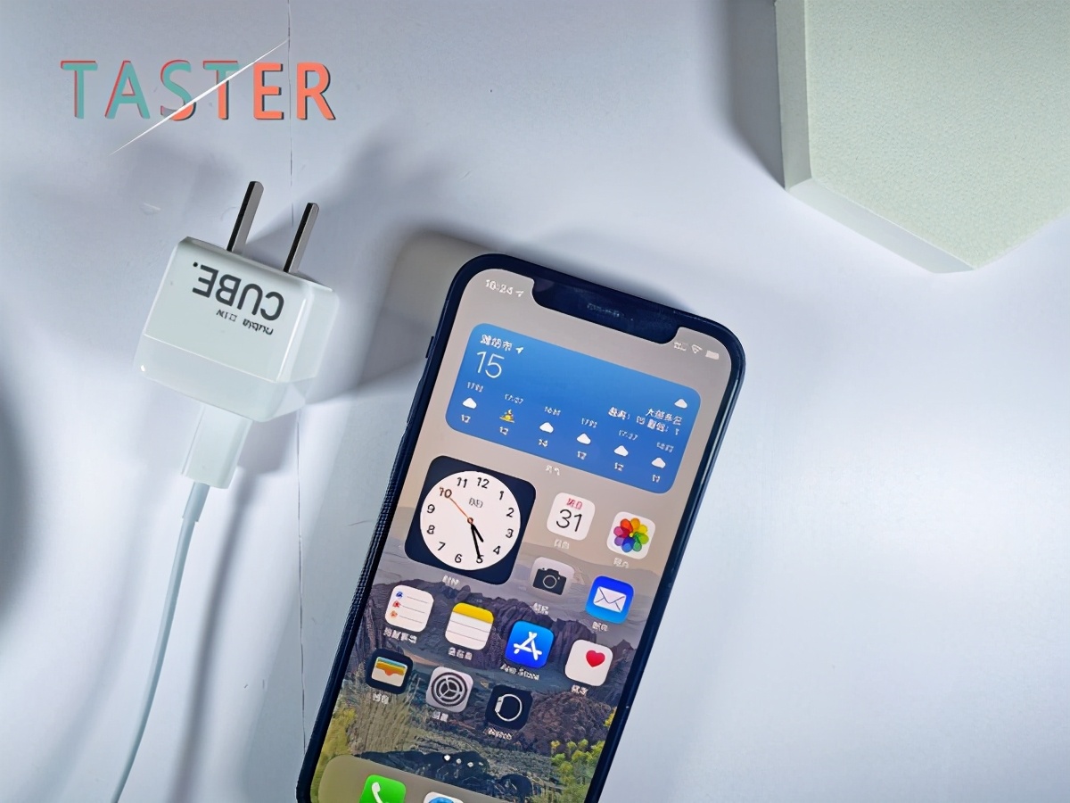 努比亚方糖充电器评测：iPhone最佳拍档，还是要看友商