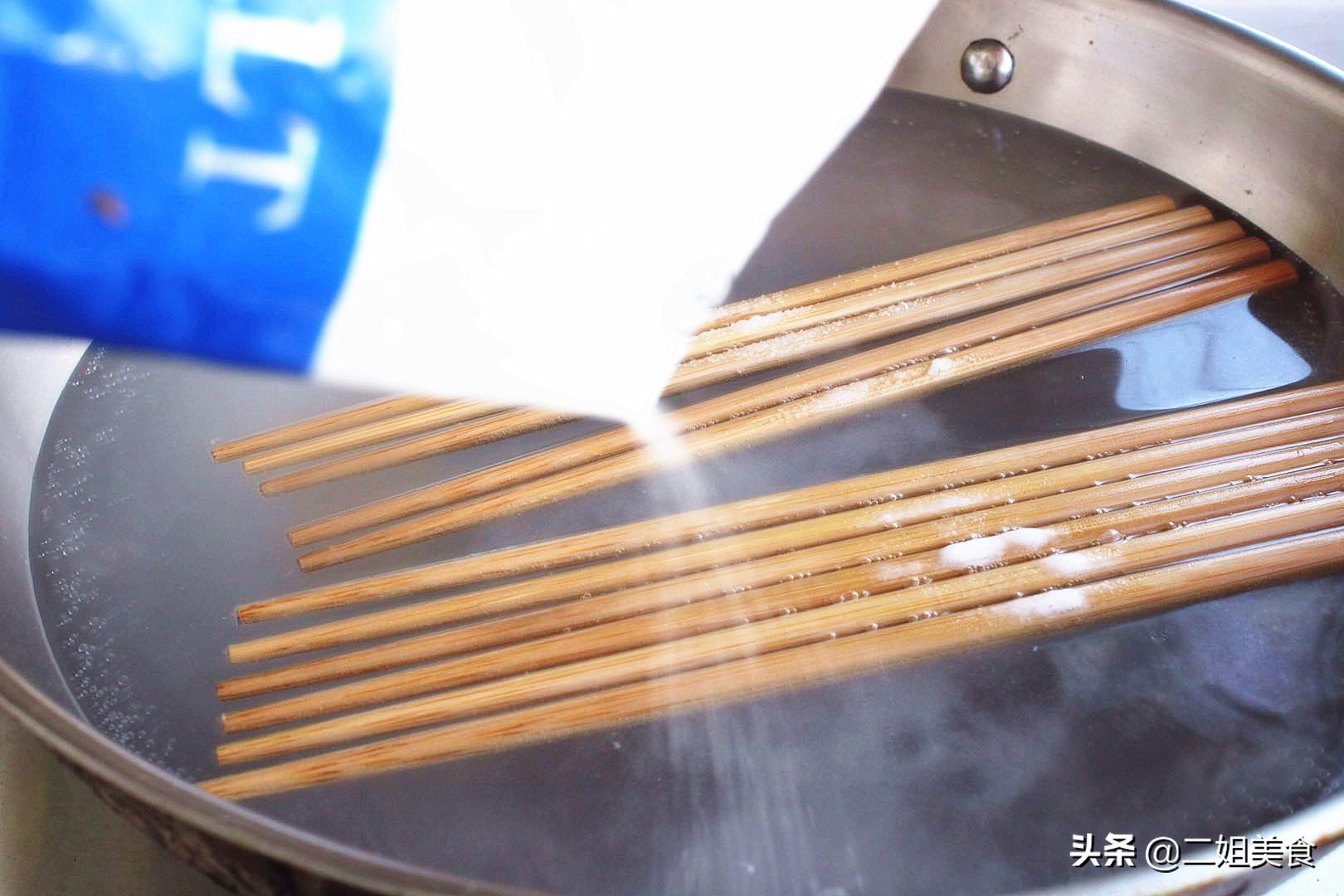 買回來的新筷子別直接用，多做2步，用久不發霉不開裂，簡單實用