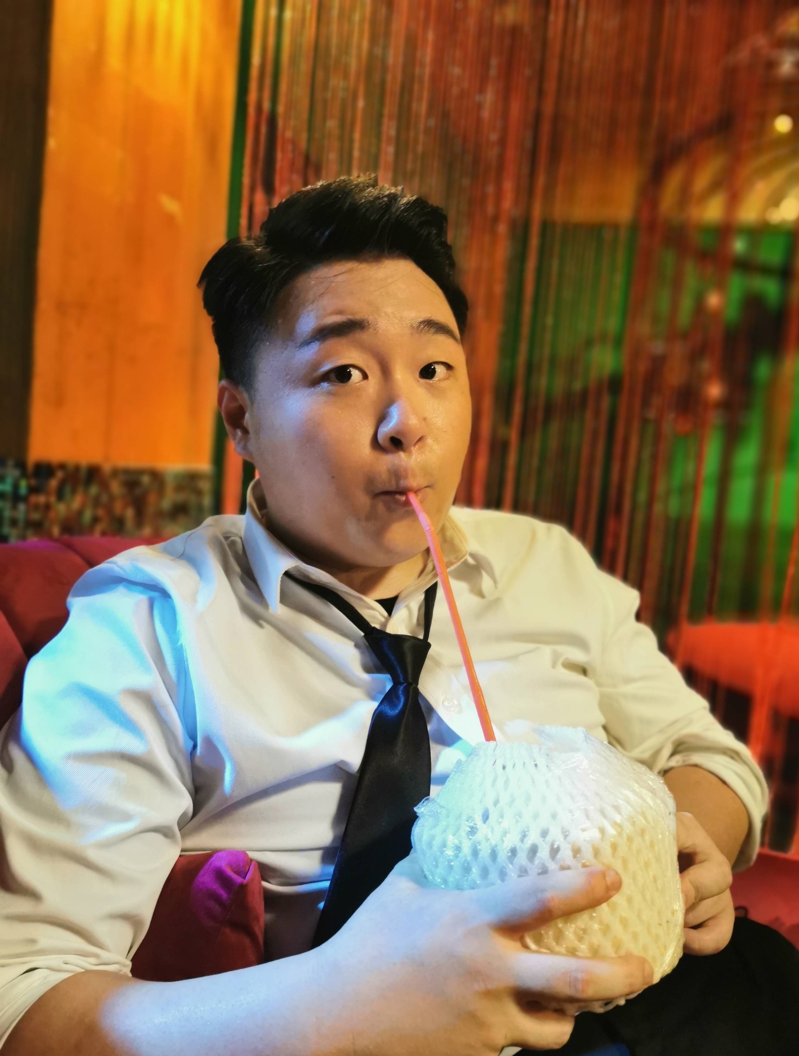 郝劭文：3歲出道10歲片酬千萬，身家卻被父母敗光，只能打工還債