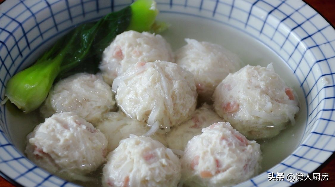 雞脯肉做丸子吃著太柴，加點白蘿蔔和它，丸子軟嫩，下鍋不容易散