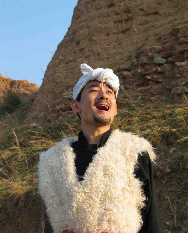 从年入千万到"吃软饭"，被揭穿身份后&