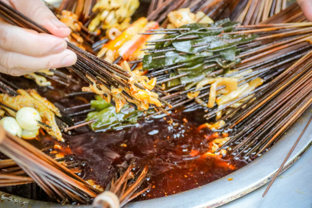 老成都人都认证的美食！麻辣烫、冷锅鱼让你一