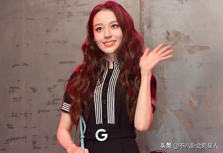 时尚大秀：吉娜神似郭碧婷，鹿晗瘦得头大身子小，倪妮肉色上衣