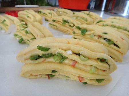 When steaming condensed milk steamed buns, it is wrong to only add yeast. If you add these two more, the steamed buns are fragrant, soft and chewy.