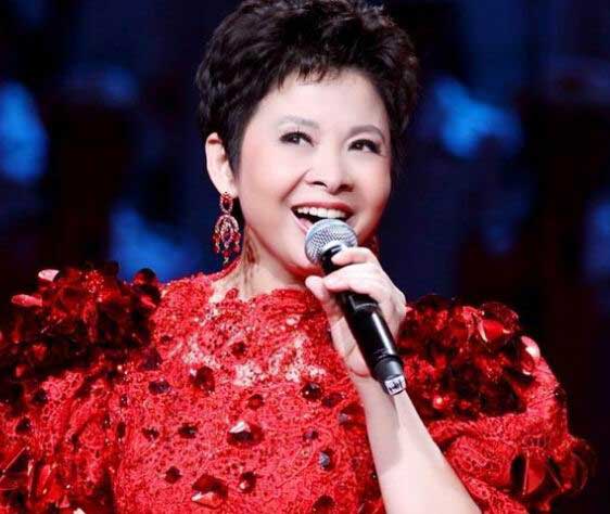 13次登春晚，唱红《十五的月亮》，58岁续写《春