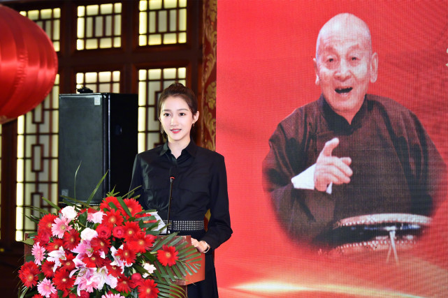 关晓彤郑爽杨幂，仨女星爸爸一个比一个厉害