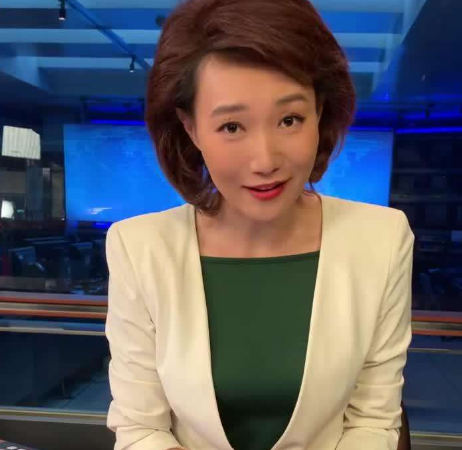 央视名嘴李梓萌，网上征婚43岁无人娶，今做直播