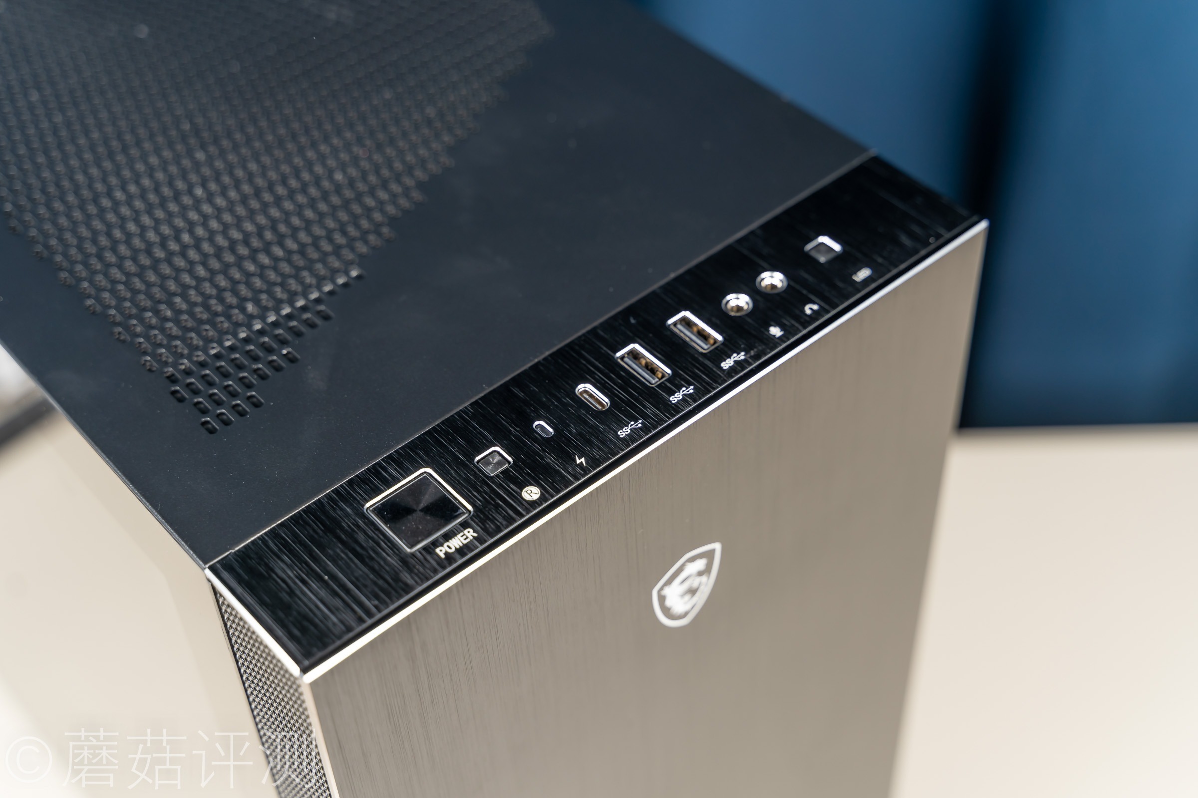 原来整机还可以这样装！微星MAG幻彩佩龙斧I9 10900K主机 拆解评测