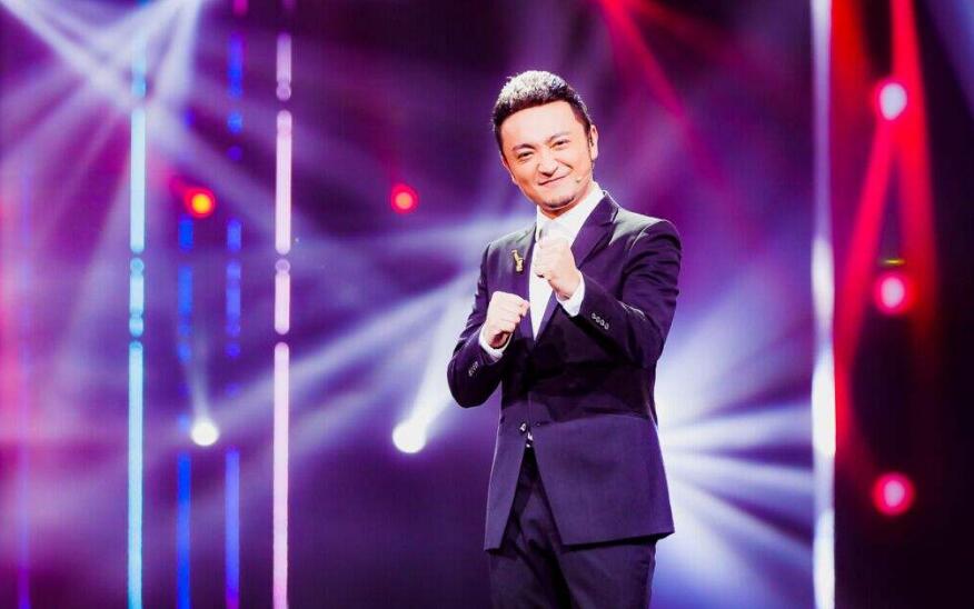 尼格买提：因王小丫进央视，连续主持春晚7年！结婚8年没生孩子