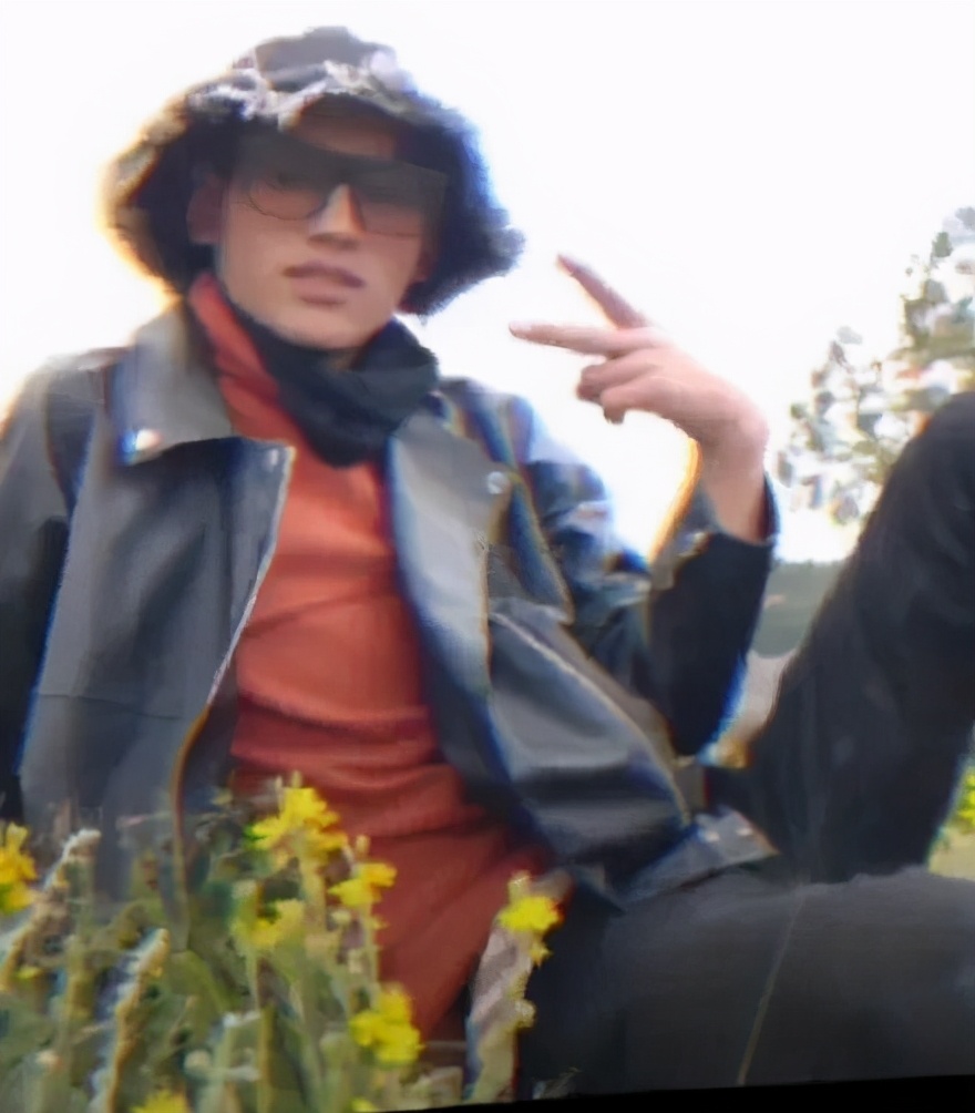 Does Tibetian boy explode overnight fire to turn over? Praise he is OK, hold in both hands kill be no good