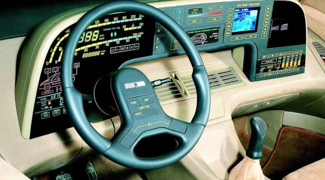 面对越来越像手机的汽车，我无限怀旧