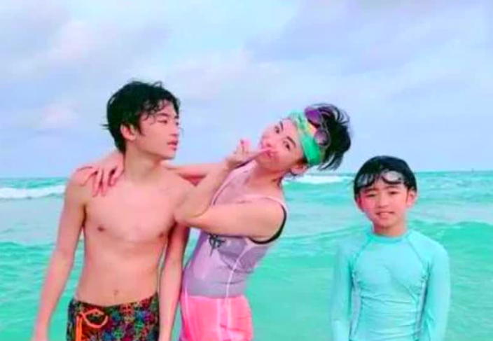 14歲Lucas燙爆炸頭，耍酷性格極像謝霆鋒，張柏芝巧妙與兒子相處