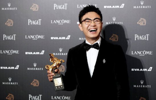 从唱歌被骗钱，到半个娱乐圈给他配戏，大鹏背后究竟有什么人？